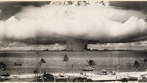 Detonación en el Atolón Bikini, Islas Marshall, Pacífico, 1946 - Sputnik Mundo