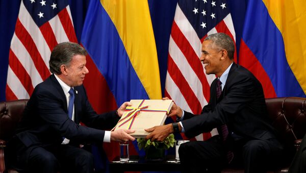 El presidente de Colombia, J. M. Santos, y el exmandatario de EEUU, Barack Obama - Sputnik Mundo