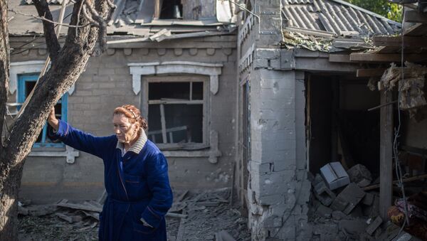 Последствия обстрела поселка Александровка в Донецкой области - Sputnik Mundo