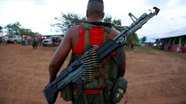 Un combatiente de las FARC - Sputnik Mundo