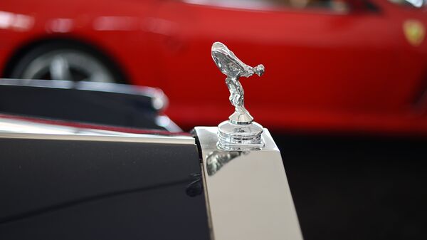 A 1961 Rolls-Royce Silver Cloud II on display during the preview day of the Bonhams Greenwich Concours d'Elegance Auction June 4, 2016 at the Roger Sherman Baldwin Park in Greenwich , Connecticut.  - Sputnik Mundo