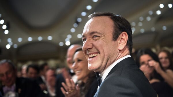Actor Kevin Spacey laughs during the White House Correspondents’ Association Dinner April 27, 2013 in Washington, DC. Obama attended the yearly dinner which is attended by journalists, celebrities and politicians. - Sputnik Mundo