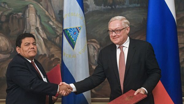 El viceministro de Exteriores nicaragüense, Luis Alberto Molina ruso, y su homólogo ruso, Serguéi Riabkov - Sputnik Mundo