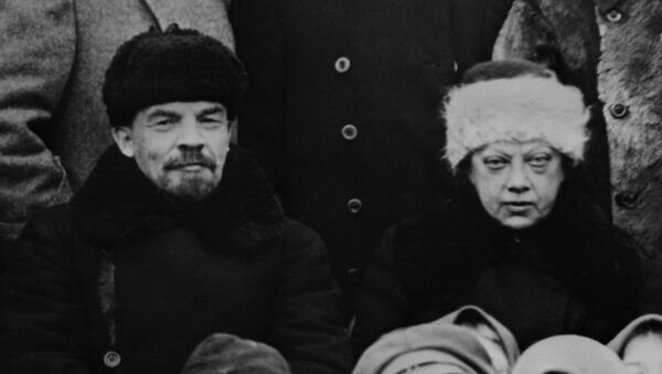 Vladímir Lenin y Nadezhda Krúpskaya (archivo) - Sputnik Mundo