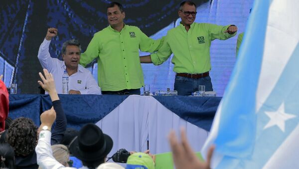 Lenín Moreno en el anuncio de su candidatura junto con Rafael Correa y Jorge Glas - Sputnik Mundo