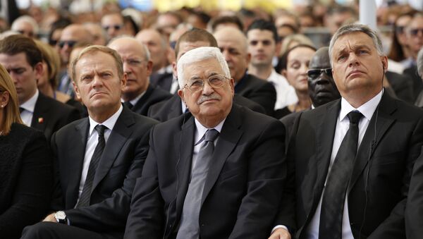 El presidente palestino, Mahmud Abás, en el funeral del ex jefe de Estado israelí, Shimon Peres - Sputnik Mundo