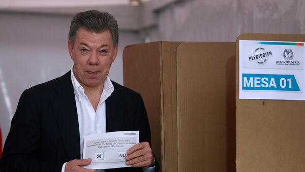 Juan Manuel Santos vota sí a paz - Sputnik Mundo