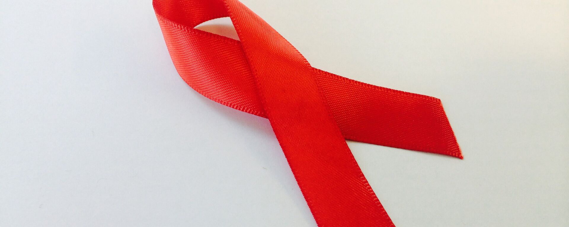El lazo rojo, símbolo de la lucha contra el VIH y el sida - Sputnik Mundo, 1920, 01.12.2021