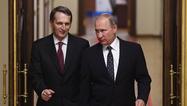El presidente de Rusia, Vladímir Putin, y el jefe del Servicio de Inteligencia Exterior de Rusia, Serguéi Narishkin - Sputnik Mundo