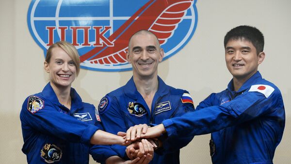 La nueva tripulación de Soyuz MS: la estadounidense Kathleen Rubins, el ruso Anatoli Ivanishin y el japonés Takuya Onishi - Sputnik Mundo