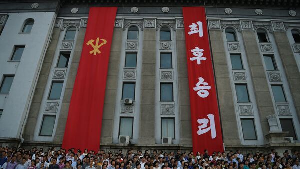 Participants join a celebration rally following the country's successful test of a nuclear warhead on September 9, in Kim Il Sung Square in Pyongyang on September 13, 2016. North Korea is ready to conduct another nuclear test at any time, South Korea's defence ministry said on September 12, just days after Pyongyang sparked worldwide condemnation with its fifth and most powerful test. - Sputnik Mundo