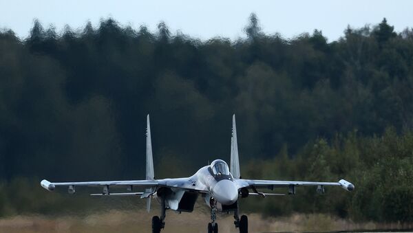 El caza polivalente ruso Su-35 - Sputnik Mundo