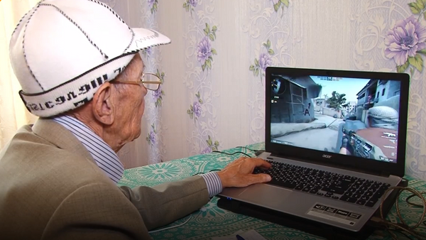 Aman Alashbaev, el abuelito ruso que juega CS:GO - Sputnik Mundo