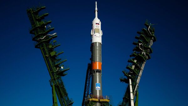 El cohete lanzador Soyuz-FG en la rampa de lanzamiento - Sputnik Mundo