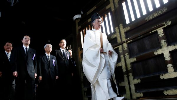 Parlamentarios japoneses visitan el templo de Yasukuni, el 18 de octubre de 2016 - Sputnik Mundo