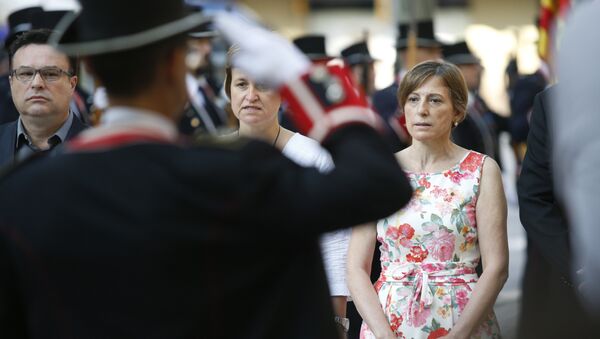 Catalan parliament president Carme Forcadell attends a wreath-laying ceremony at the Rafael de Casanovas monument in Barcelona on September 11, 2016 - Sputnik Mundo