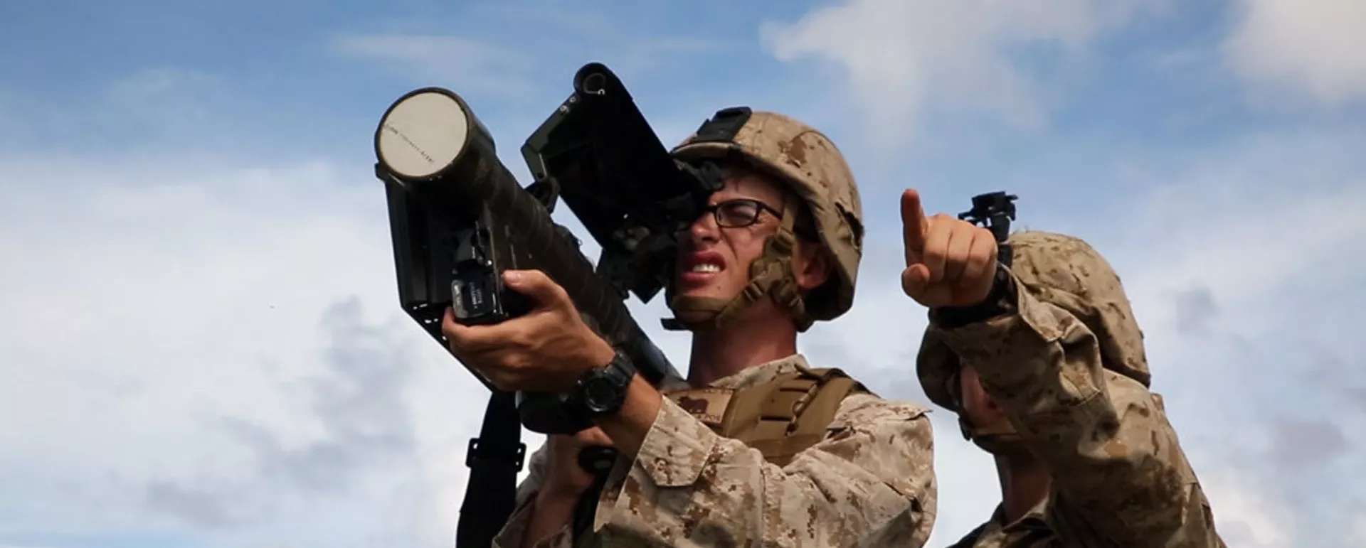 Militar estadounidense con un sistema de misiles antiaéreo Stinger - Sputnik Mundo, 1920, 05.03.2022