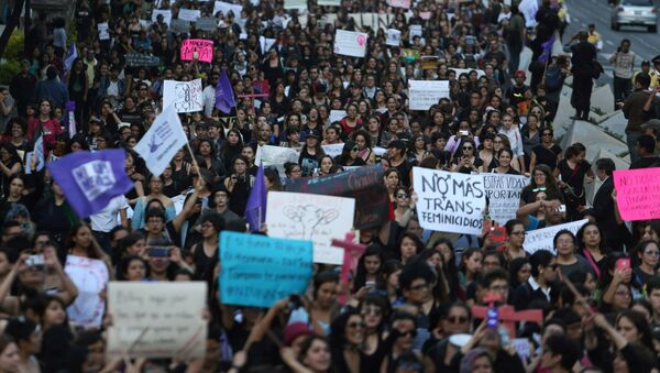 Multitudinaria marcha en Buenos Aires contra la violencia de género (archivo) - Sputnik Mundo