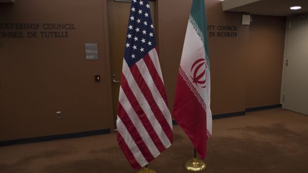 Banderas de EEUU e Irán - Sputnik Mundo