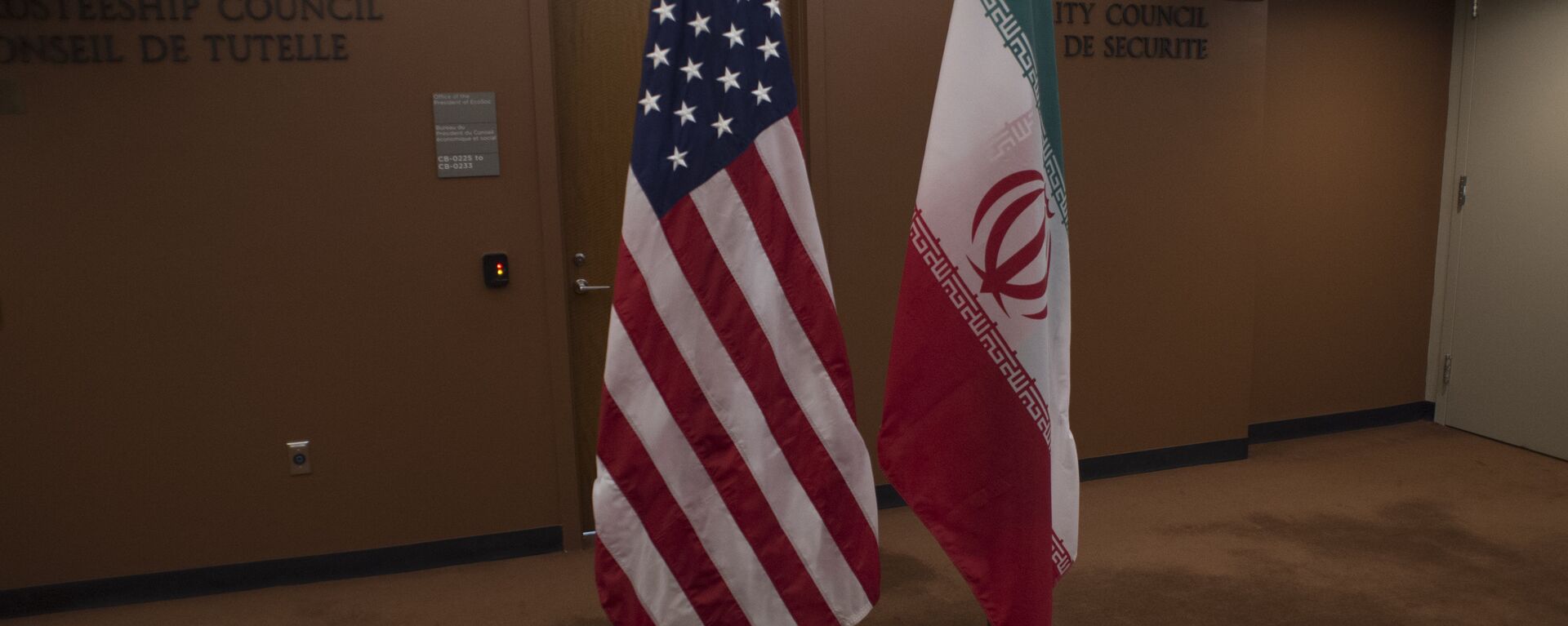 Banderas de EEUU e Irán - Sputnik Mundo, 1920, 17.12.2021