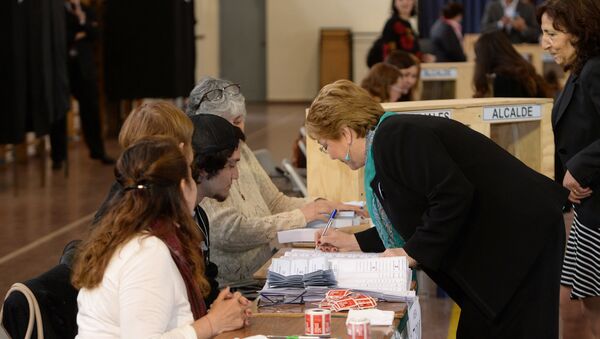 Presidenta de Chile en las elecciones municipales - Sputnik Mundo
