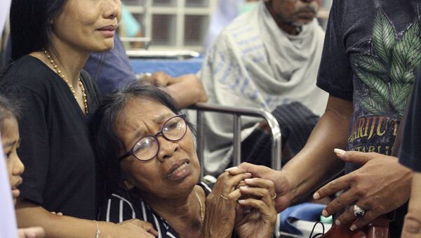 Familiares de las víctimas de la explosión en Tailandia - Sputnik Mundo