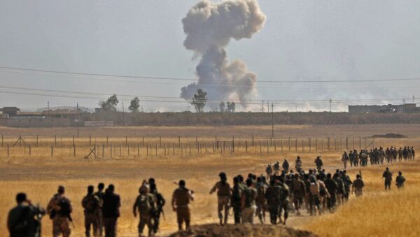 Los soldados kurdos marchan hacia Mosul - Sputnik Mundo
