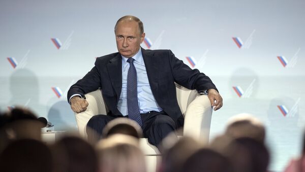 Vladímir Putin, presidente de Rusia, en una visita a Crimea - Sputnik Mundo