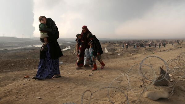 Habitantes desplazados de Mosul - Sputnik Mundo