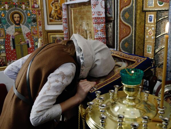 Natalia Poklónskaya acude a la apertura de una capilla en Crimea Natalia Poklónskaya acude a la apertura de una capilla en Crimea - Sputnik Mundo
