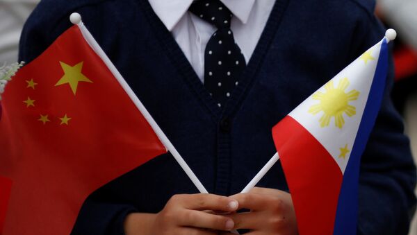 Las banderas de China y las Filipinas - Sputnik Mundo