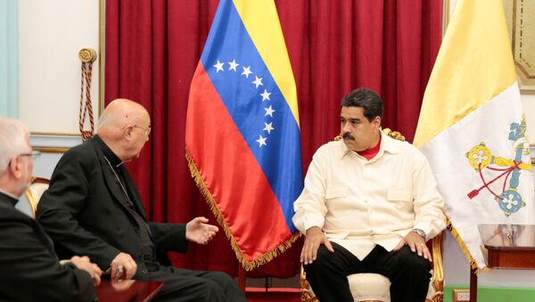 Nicolás Maduro, el presidente de Venezuela y Claudio María Celli, representate de Vaticano - Sputnik Mundo
