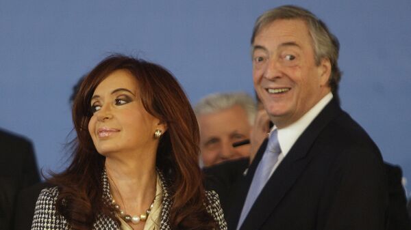 La vicepresidenta y exmandataria Cristina Fernández de Kirchner, y su esposo, expresidente de Argentina, Néstor Kirchner - Sputnik Mundo