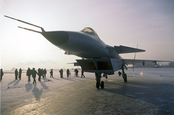 El primer prototipo del caza ruso MiG 1.44 durante la presentación en 1999 El primer prototipo del caza ruso MiG 1.44 durante la presentación en 1999 - Sputnik Mundo