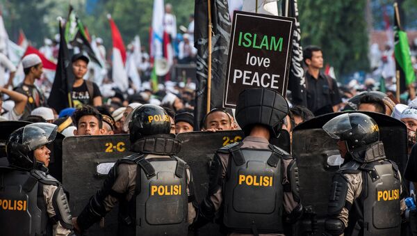 Las protestas musulmanas contra el gobernador de Yakarta - Sputnik Mundo