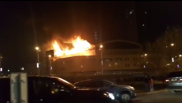 Incendio en centro comercial en Almaty - Sputnik Mundo