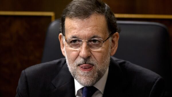 Spanish Prime minister Mariano Rajoy sticks out his tongue during a control session of the Spain's lower house of the parliament in Madrid on November 19, 2014. - Sputnik Mundo