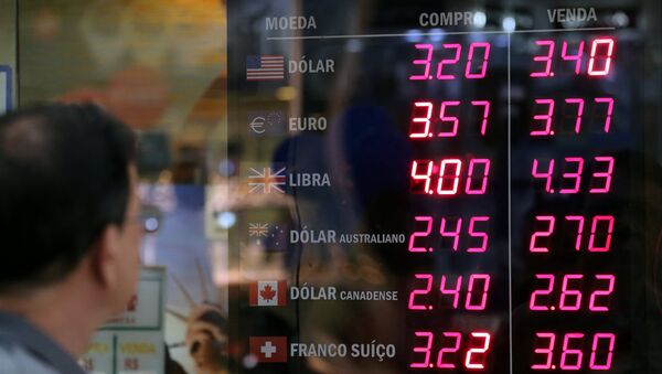 La situación con el dólar en Brasil - Sputnik Mundo