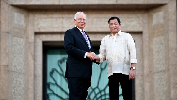 Najib Razak, primer ministro de Malasia y Rodrigo Duterte, presidente de Filipinas, - Sputnik Mundo