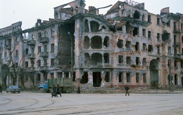 La ciudad de Grozni durante el conflicto de Chechenia de 1994-1996 - Sputnik Mundo