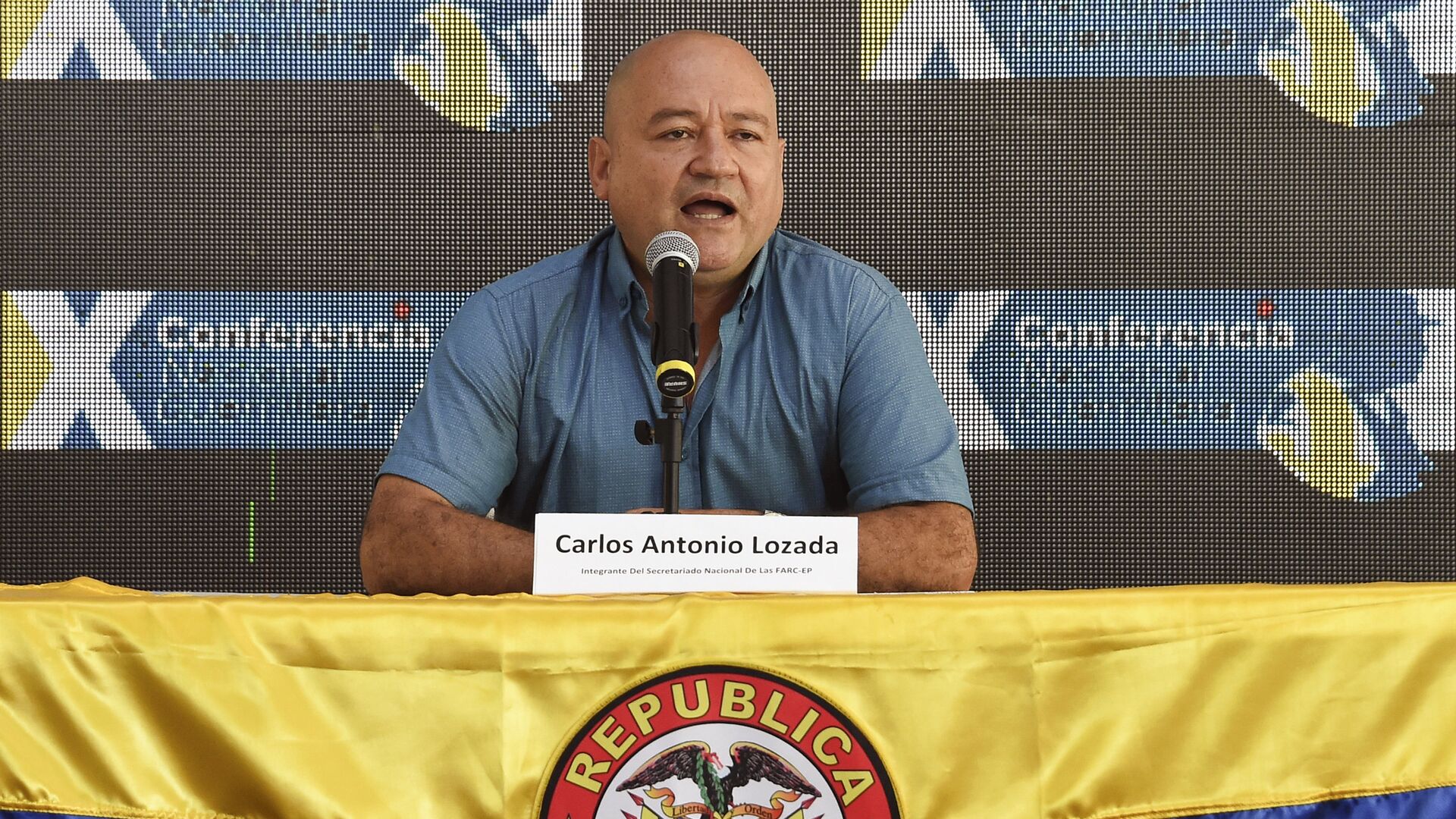 Commander Carlos Antonio Lozada, member of the direction of the Revolutionary Armed Forces of Colombia (FARC), speaks during the 10th National Guerrilla Conference in Llanos del Yari, Caqueta department, Colombia, on September - Sputnik Mundo, 1920, 12.08.2021