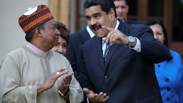 El secretario general del OPEP, Mohammed Barkindo y el presidente de Venezuela, Nicolás Maduro (archivo) - Sputnik Mundo