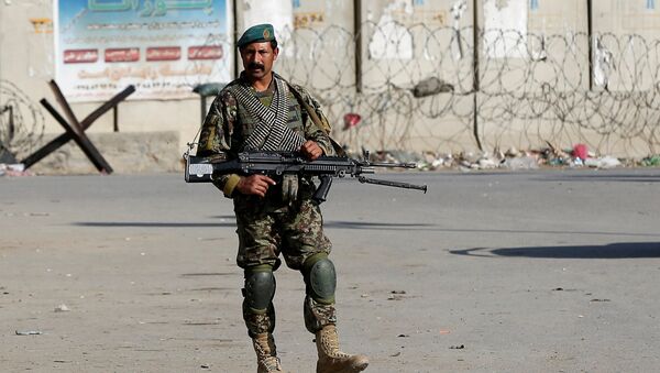 El soldado del Ejército de Afganistán - Sputnik Mundo