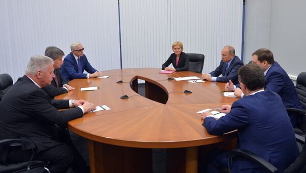 Una reunión del director general de la Organización Internacional del Trabajo, Guy Ryder, con el presidente de Rusia, Vladímir Putin - Sputnik Mundo