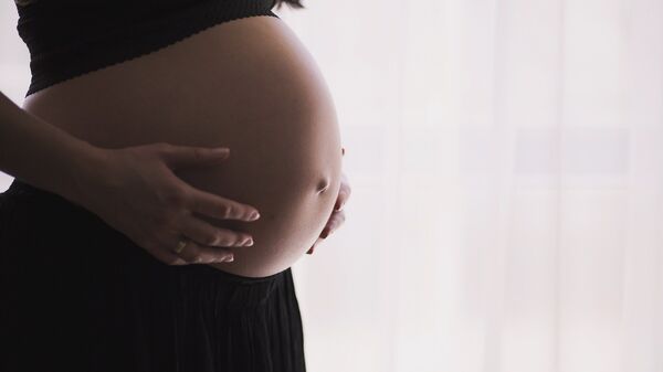 Mujer embarazada (imagen referencial) - Sputnik Mundo