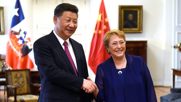 Xi Jinping, el presidente de China, y Michelle Bachelet, presidenta de Chile - Sputnik Mundo