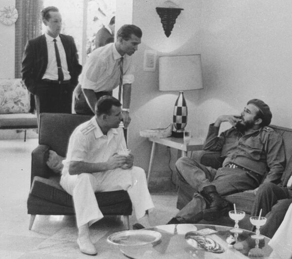 El cosmonauta soviético Yuri Gagarin y el entonces primer ministro de Cuba, Fidel Castro. El cosmonauta soviético Yuri Gagarin y el entonces primer ministro de Cuba, Fidel Castro. - Sputnik Mundo