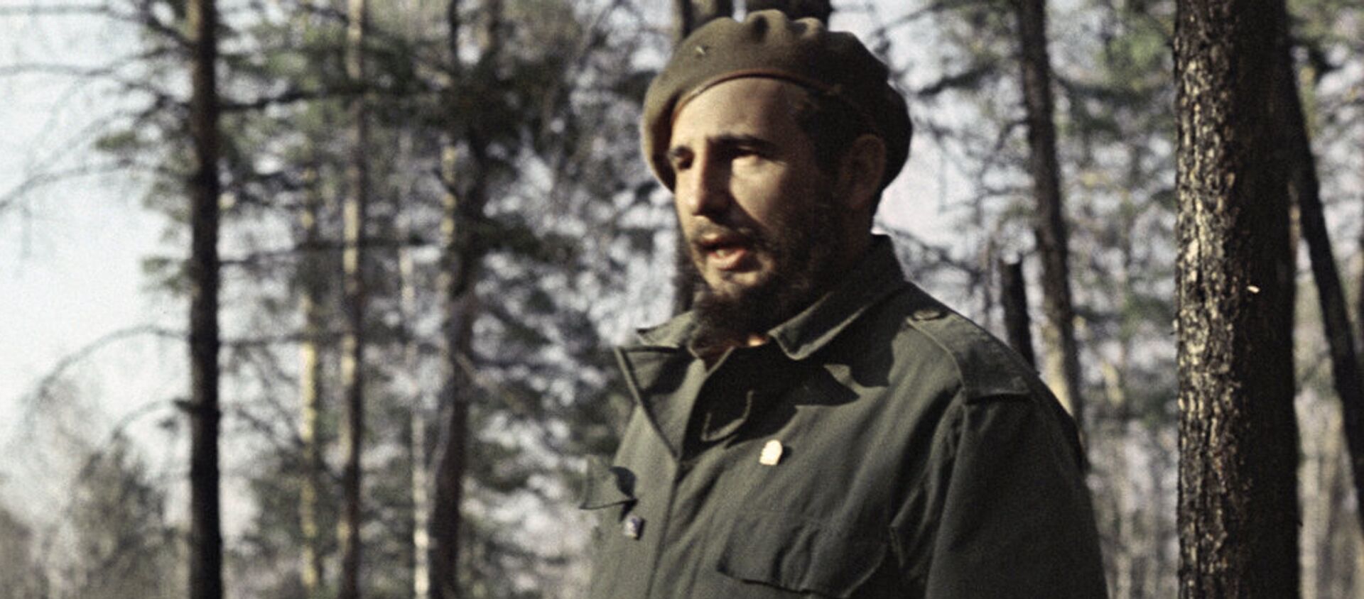 Fidel Castro, líder de la Revolución cubana, en los bosques de Siberia. - Sputnik Mundo, 1920, 26.11.2016