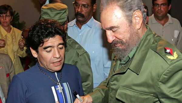 Diego Armando Maradona y Fidel Castro en 2005 - Sputnik Mundo