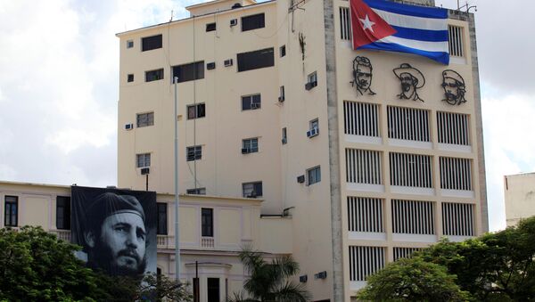 Un retrato de Fidel Castro en Cuba - Sputnik Mundo